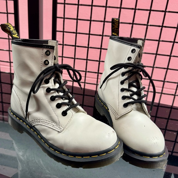 Dr. Martens Shoes - DR MARTENS 1460 smooth leather lace up boots